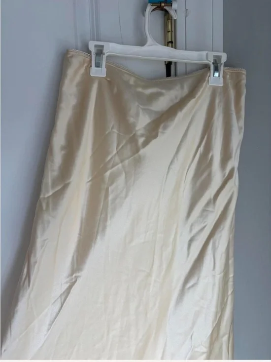 Reformation Layla silk skirt in color sugar - Picture 3 of 7